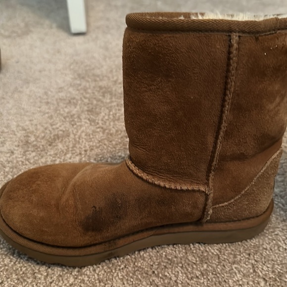 Ugg’s chestnut size 5/7. Girls 5, women’s 7. Good condition, minor wear. - Picture 3 of 5